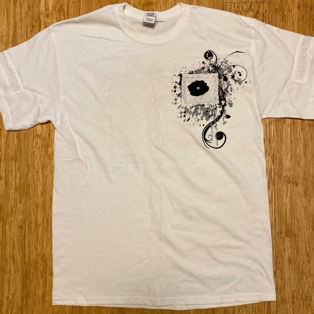 Decorated t-shirt handmade by Carla